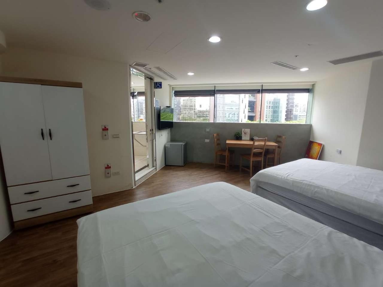Meworld Hotel - Daan Tajpej Zewnętrze zdjęcie